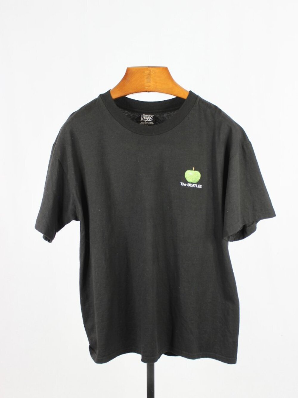 Vintage 1995 BACKSTAGE PASS "The Beatles" Embroidered Apple T-Shirt, Size L